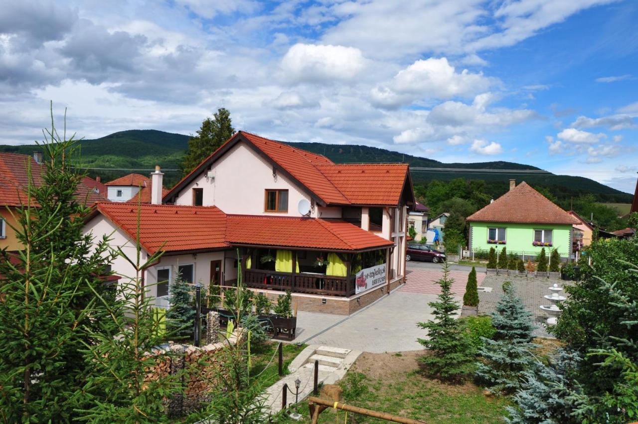 Andras Penzion Krasnohorske Podhradie Exterior photo
